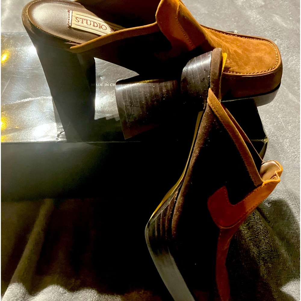 Studio Roma BrownSuede Block Heel Mule with lighter brown & orange trim
